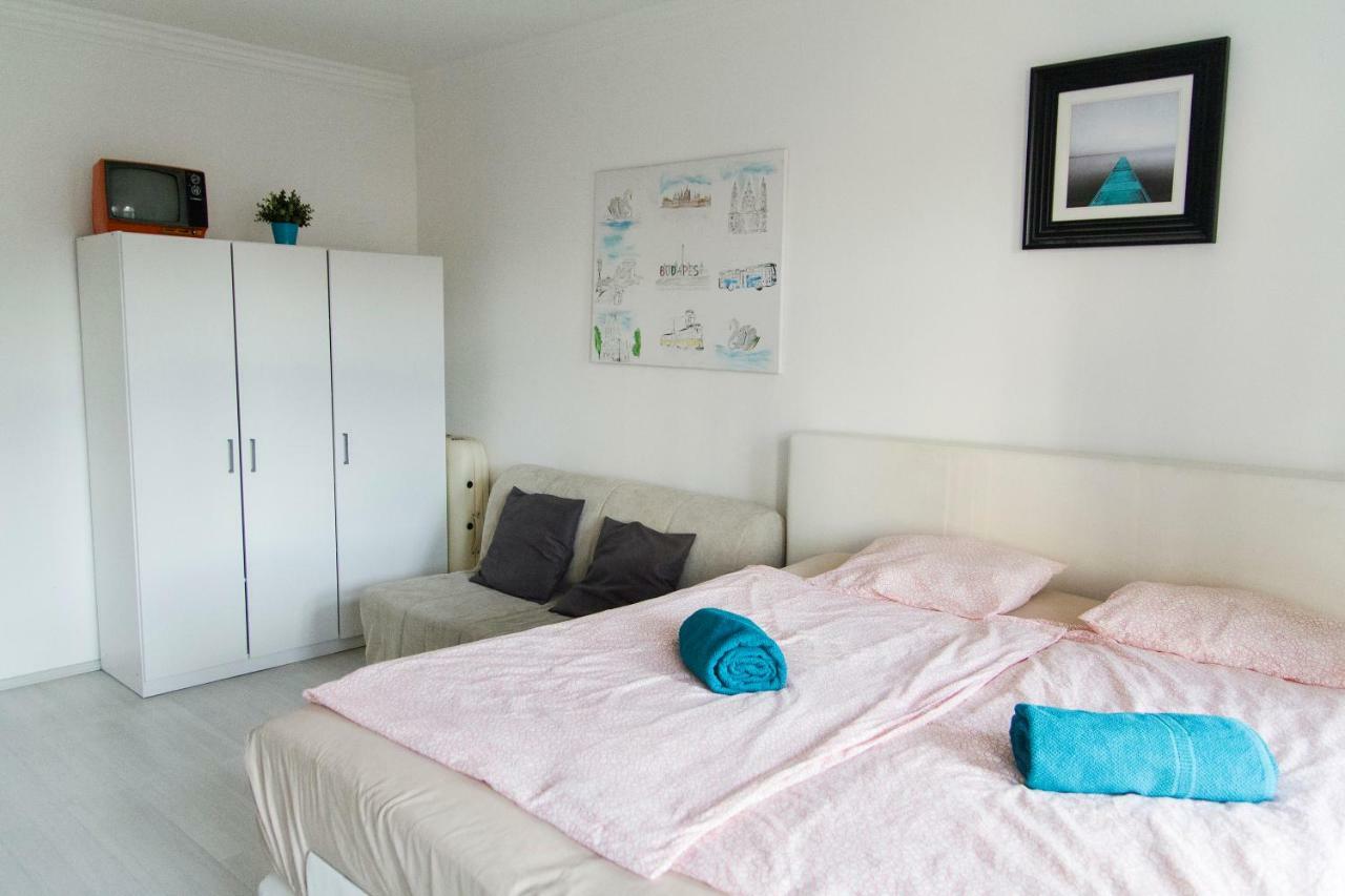 Queen Bed Apartment